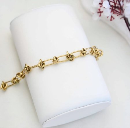 اسوارة العقدة