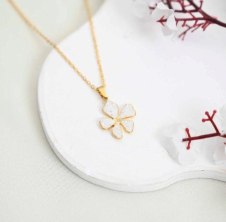 قلادة الورد