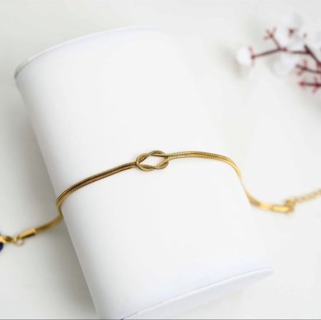 اسوارة العقدة