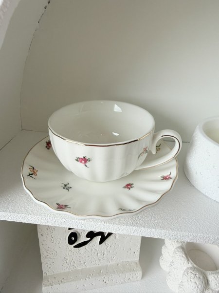 فنجان فرنسي مذهب مورد <br> <span class='text-color-warm'>سيتوفر قريبا</span>