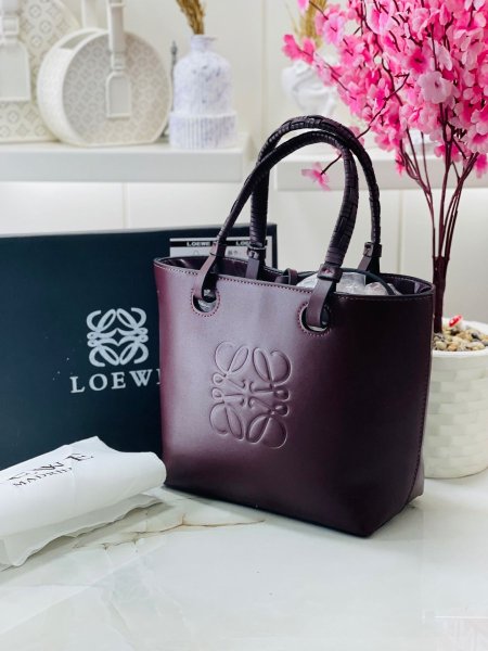 شنطة من Loewe قاعدة 23 سم مع بوكس - لون برغندي