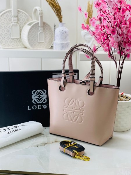 شنطة من Loewe قاعدة 23 سم مع بوكس - لون زهري